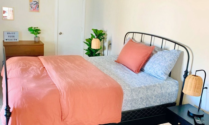 North Long Beach Apartamento | Spacious private studio in Long Beach