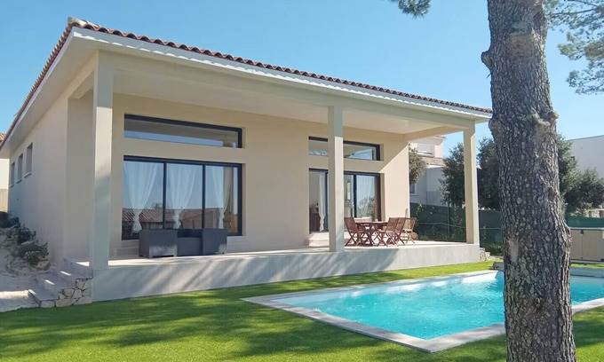 Caremeau Villa | Spacious private villa with swimming pool, very quiet area