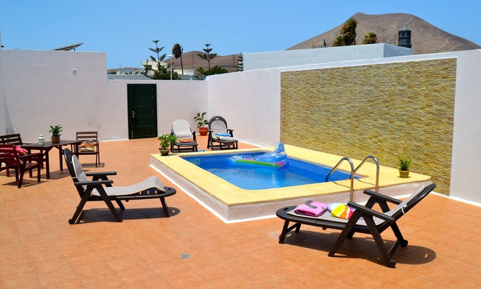 Guime Chalet De Esquí | casa amplia, tranquila con piscina climatizada y gran jardín.