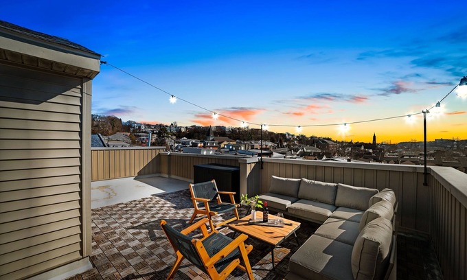 Manayunk Casa | Spacious & Quiet, 5 Min Walk to Main St, Rooftop Lounge!