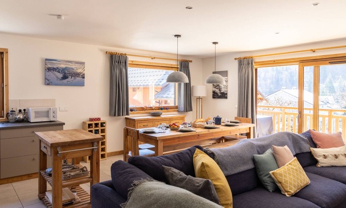 Bozel Apartamento | Spacious quiet apartment in the centre of Bozel
