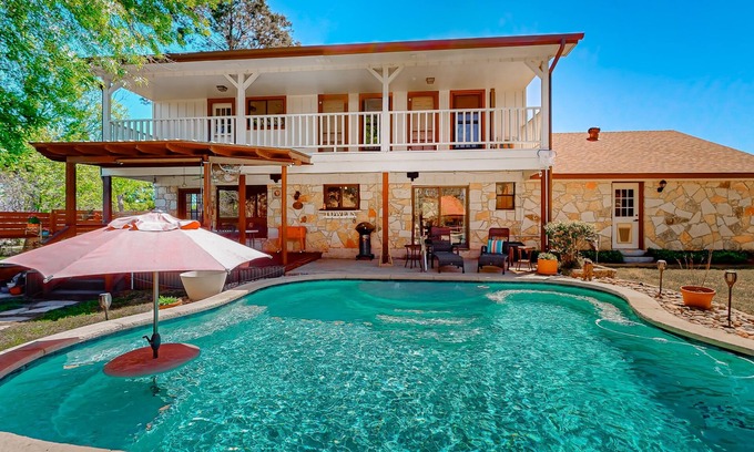 Brushy Creek Casa | Spacious, quiet suburban home on two acres with backyard pool, balcony, & pond