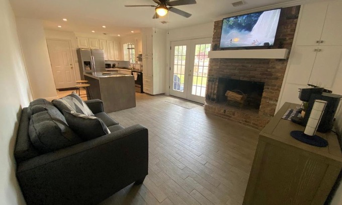 Northeast Pensacola Casa | Spacious Ranch Home Near Airport