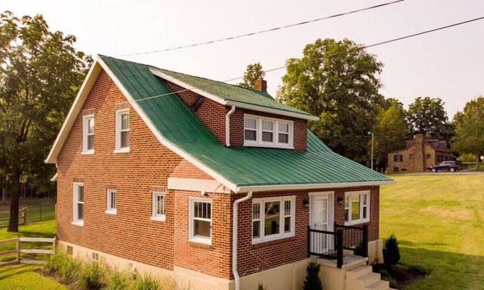 Madison Heights Casa | Spacious Red Barn Getaway