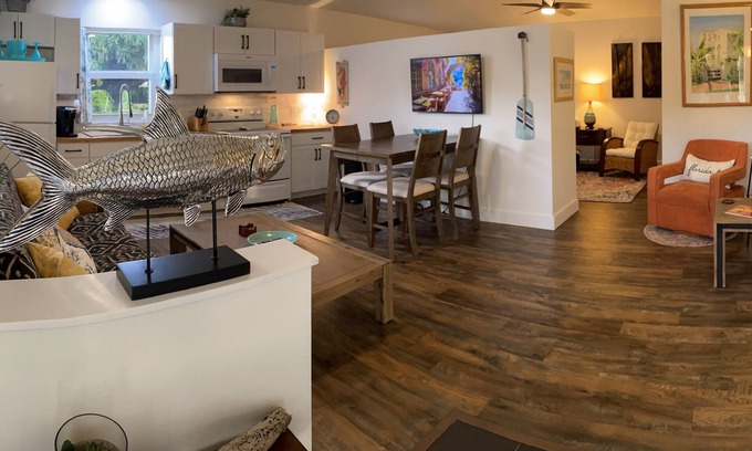 Pompano Beach Cabaña | Spacious & refreshing, The Mango Cottage: Near the beach & all things S. FL!