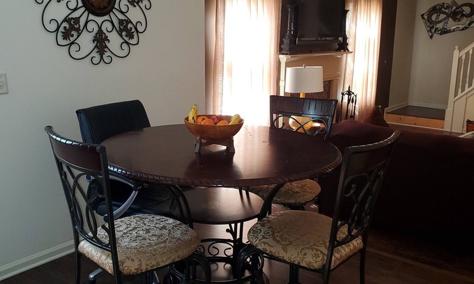 Jonesboro Casa | Spacious, Relaxing, Fun Home away from Home. sleeps up to 10