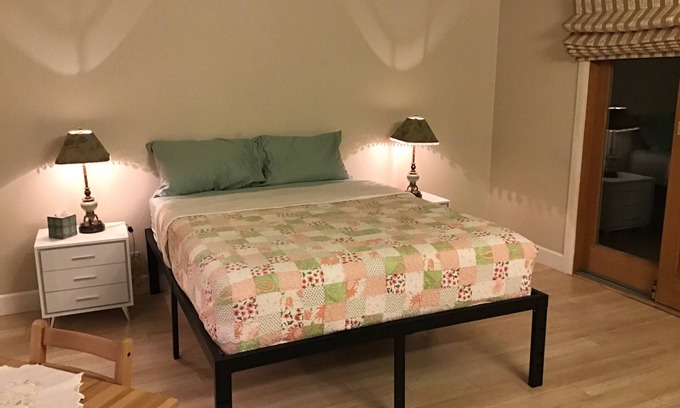 Turtle Rock Apartamento | Spacious Relaxing Upscale Studio prestigious Neighborhood