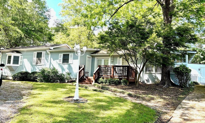Athens Casa | SPACIOUS Renovated 1 Level; 1BR/1BA; Close to Athens, UGA, restaurants, shopping
