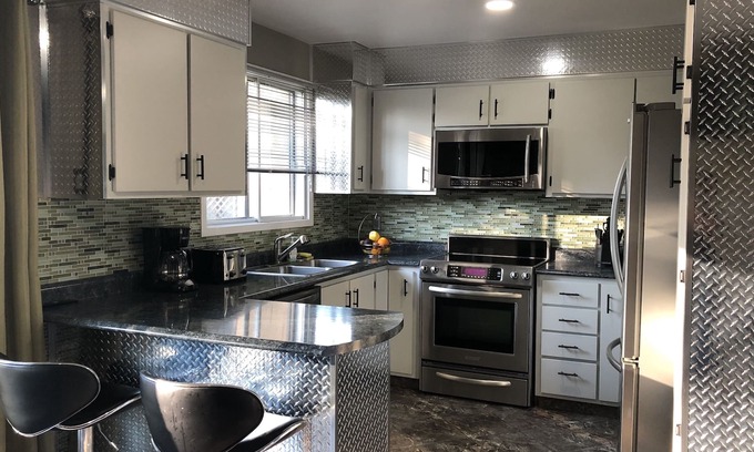 Laval Apartamento | Spacious, renovated 6 1/2