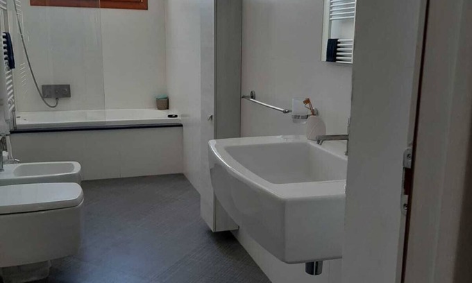 Castromediano Apartamento | Spacious renovated one-bedroom apartment