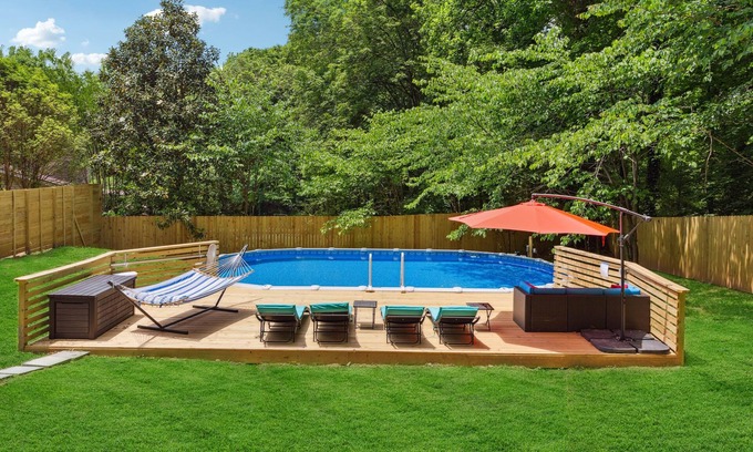 Lilburn Casa | Spacious renovated two-story home w/AirHockey,FoosballTable,HotTub &SUMMER:Pool
