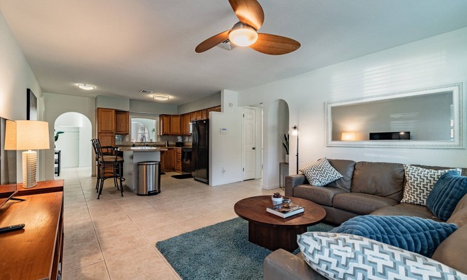 Ozona Casa | Spacious Renovated 3 bed/2 bath House In Ozona/Palm Harbor. INCLUDES KAYAKS.
