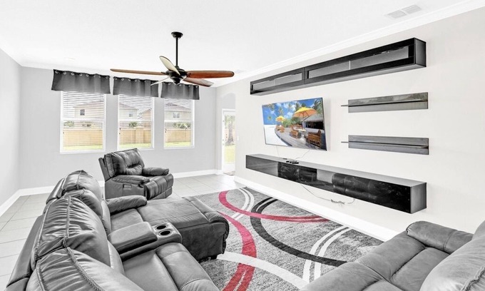 St Johns River Estates Casa | Spacious Resort-Style Getaway by St. Johns River!