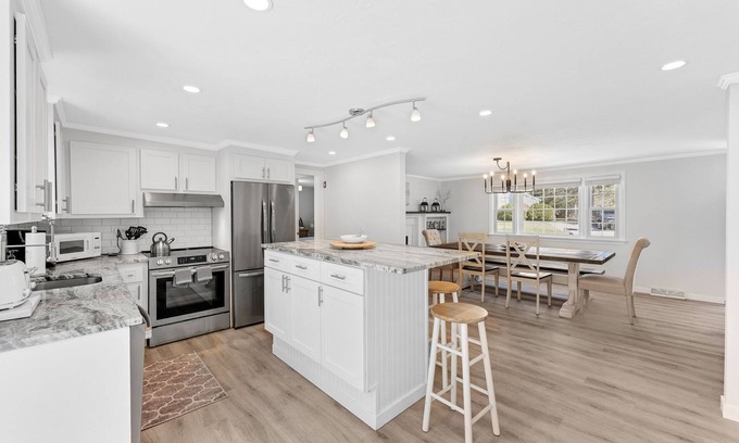 Yarmouth Port Casa | Spacious Retreat for Relaxation