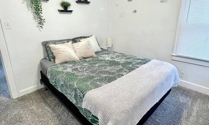 Indianapolis Casa | Spacious Retreat: Quiet Area, Close to Downtown