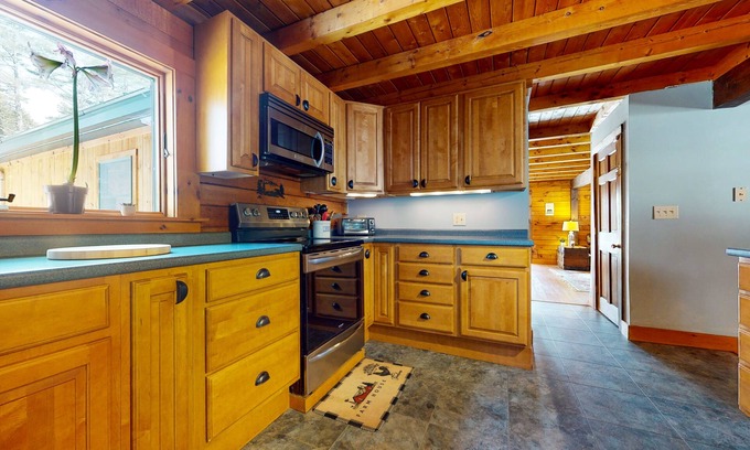 Chester Casa | Spacious retreat with private hot tub, game room, deck, fireplace, & W/D