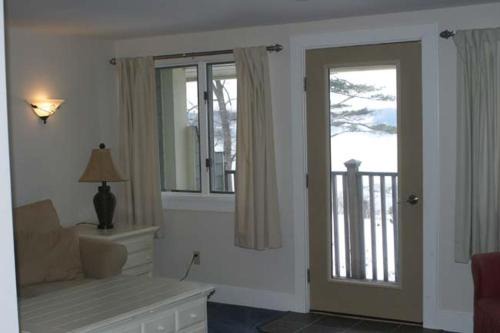 Edgecomb Apartamento | Spacious riverfront with balcony Sheepscot Harbour Vacation Cub Studio #211