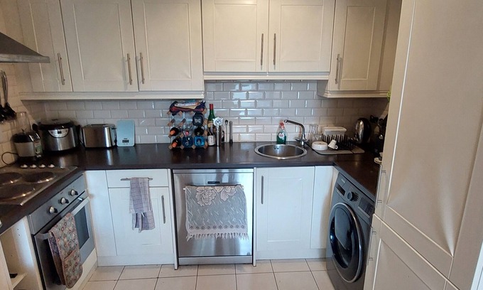 Inchicore Apartamento | Spacious Riverside 1Bd in Bustling Village