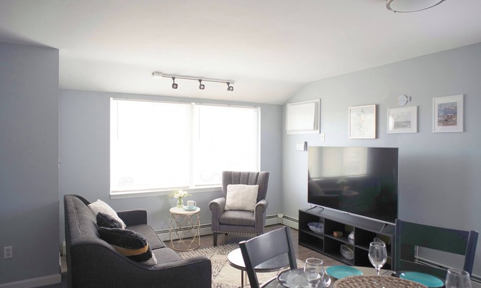 Arverne Apartamento | Spacious Rockaway Retreat Surf & WFH-Ready3-BR apartment in charming Queens