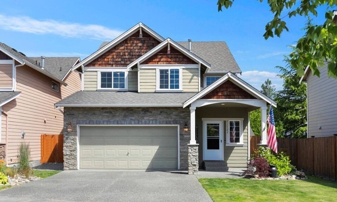 West Lake Stevens Casa | Spacious room for rent in tranquil house in lovely Lake Stevens