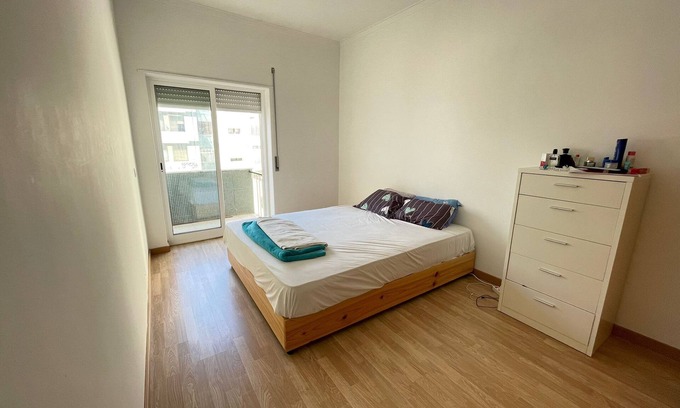 Seixal Apartamento | Spacious Room near Cristo Rei