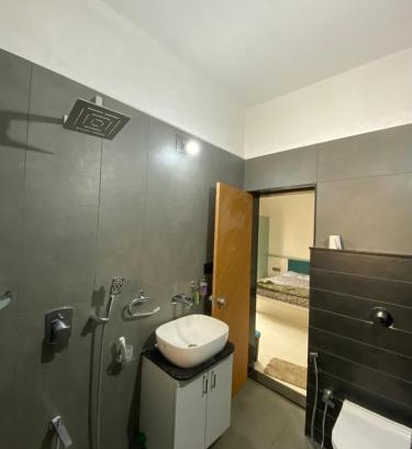 Ahmedabad Casa | Spacious room with modern touch