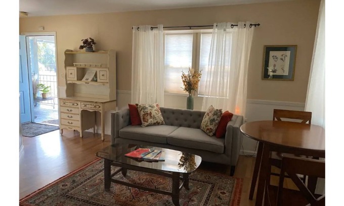 Chico Casa | Spacious room with private entrance near Bidwell Park!