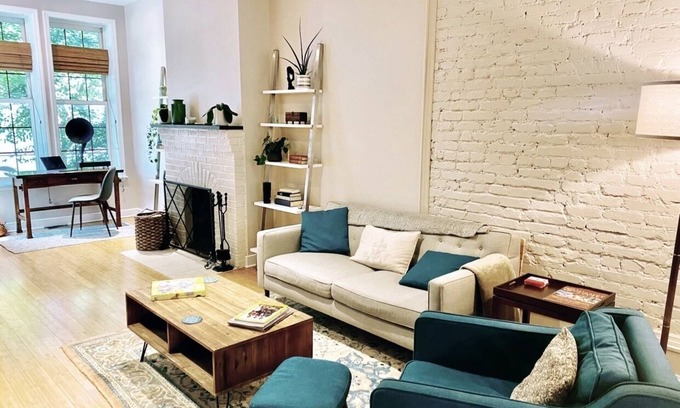 Shaw Casa | Spacious Row House in Hip and Historic Location