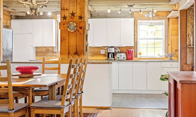 Williamsville Casa | Spacious Rural Farmhouse Getaway with Peaceful Views