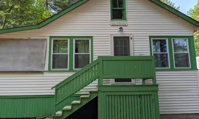 Raymond Cabaña | Spacious, Rustic Retreat with a Large Screened Porch and Water Access