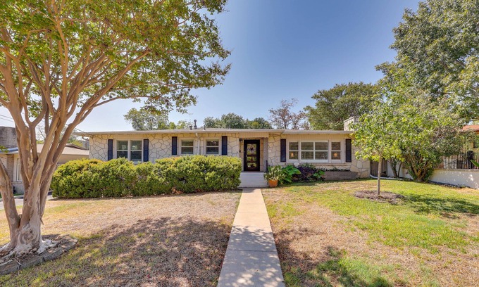 Monte Vista Casa | Spacious San Antonio Home w/ Private Pool & Patio!