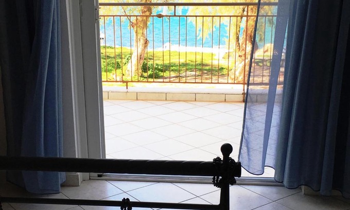 Mpoufalo Apartamento | Spacious Sea Front Apartment - Porto Bouffalo - Evia