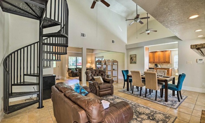El Lago Casa | Spacious Seabrook Home with Patio 1 Mi to Beach!