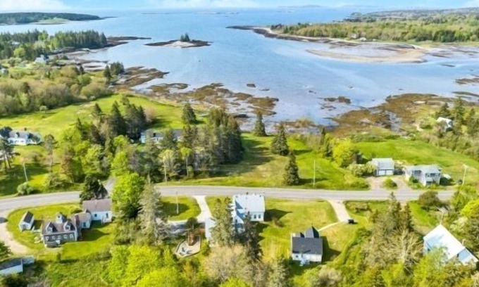 Martinsville Otro | Spacious Seaside Farmhouse Retreat – Sleeps 16