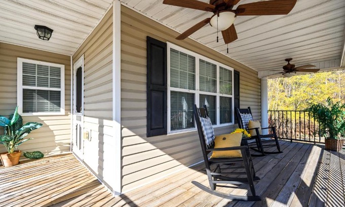 Acworth Casa | Spacious Serene 3BR Near LakePoint & DT Acworth