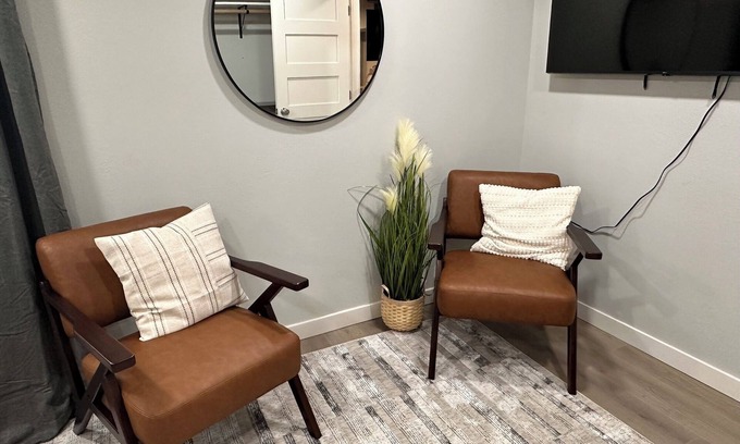 Moscow Apartamento | Spacious & Serene Studio in Historic Moscow, Idaho