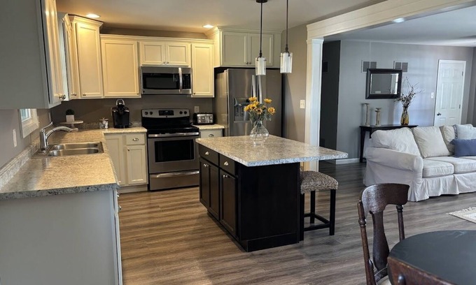Bellefonte Casa | Spacious Single Family Home ~ Close to Penn State with Happy Valley Hospitality