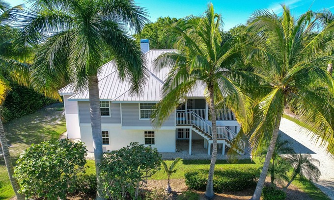 Gulf Ridge Casa | Spacious Single Family Home "Breaking Away" Steps from the Beach