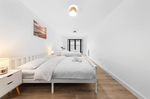 Tooting Apartamento | Spacious Sleep 14 - 1 min from Tooting Station MR3