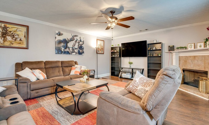 Snellville Casa | Spacious Snellville Home w/ Yard: 28 Mi to Atlanta