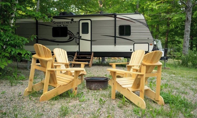 Miller Lake Casa | Spacious Sportsman RV | Luxury Glamping by Grotto