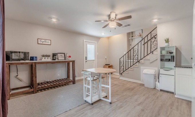 Oak Cliff Casa | Spacious Stay in Oak Cliff