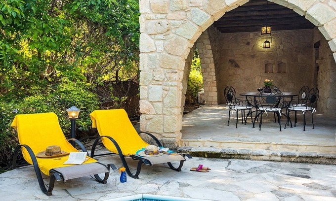 Miliou Villa | Villa Anthea: ¡Villa espaciosa de piedra con piscina privada ubicada en los campos de naranjos en Miliou Village! - Wi-Fi gratis