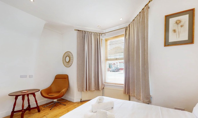 Friern Barnet Apartamento | Spacious Studio 5 min Walk to Metro Station