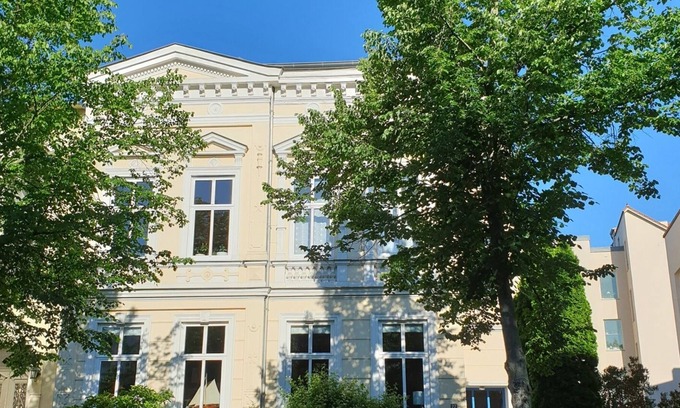Stadtmitte Apartamento | Spacious studio apartment in an old town villa