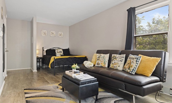 Aurora Apartamento | Spacious Studio Apt/Sleeps 2/Near Hospital & Shopping/FREE Wifi