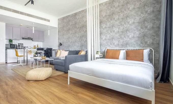 Dubai Investment Park Apartamento | Cozy Spacious Studio in Lake Apartments - Sleeps 3