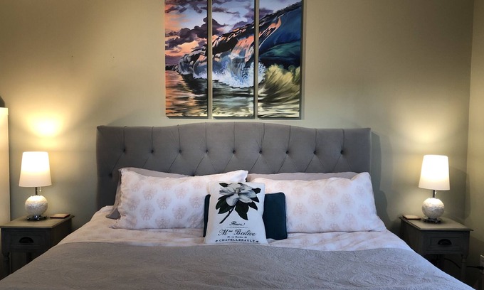 Weaverville Apartamento | Amplio estudio con entrada privada en una casa grande, enclavado en los árboles.