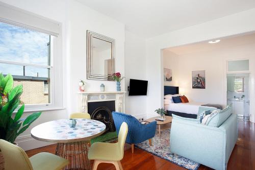 Glebe Apartamento | Spacious Studio With Balcony in Inner-City Glebe