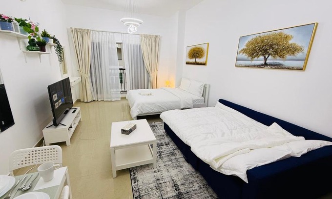 International City Apartamento | Spacious Studio with balcony Trafalgar Central tower International city Dubai